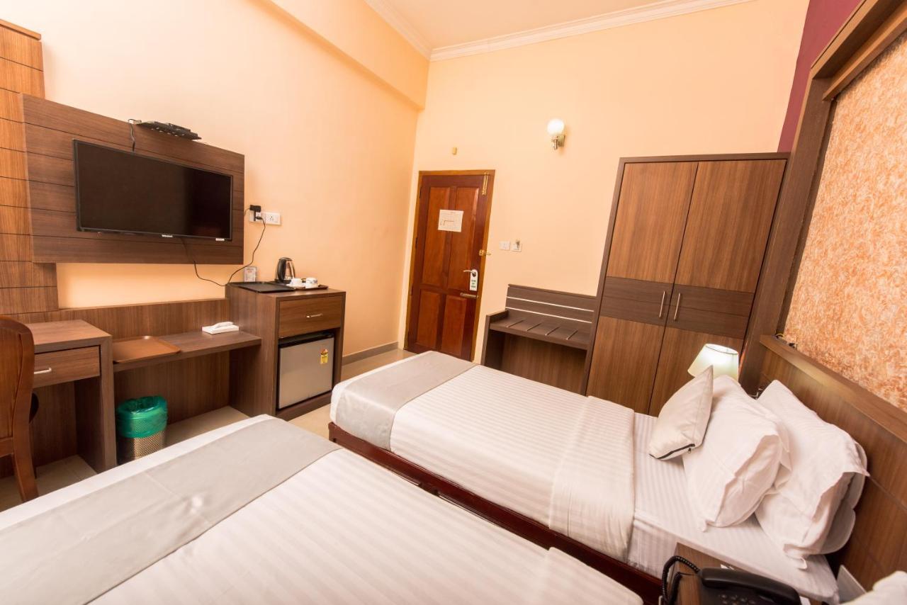Kallada Golden Hotel Thrissur エクステリア 写真