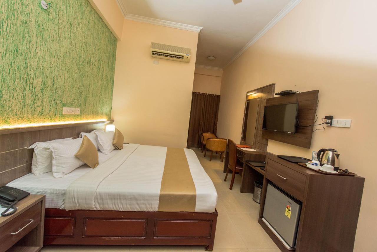 Kallada Golden Hotel Thrissur エクステリア 写真