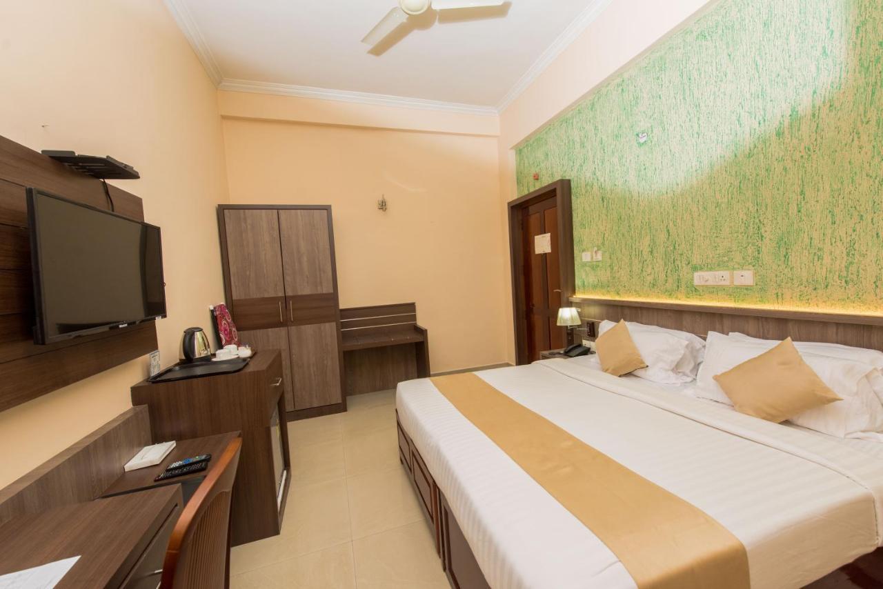 Kallada Golden Hotel Thrissur エクステリア 写真